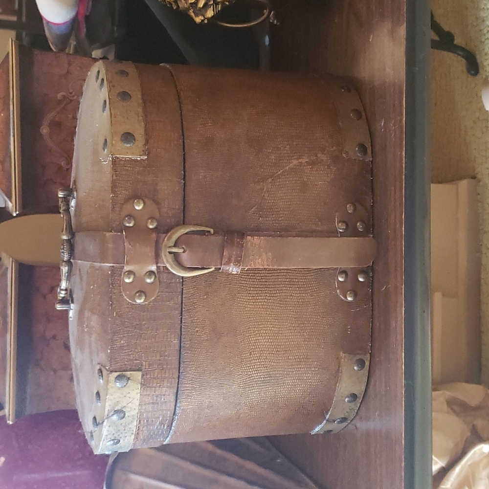 Leather box